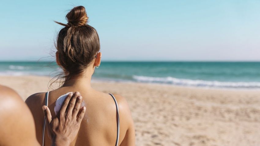 Ida à praia: máscaras e protetor solar são essenciais