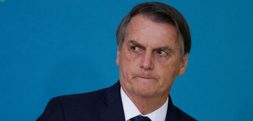 Bolsonaro rompe 'moderação' e volta a atacar imprensa