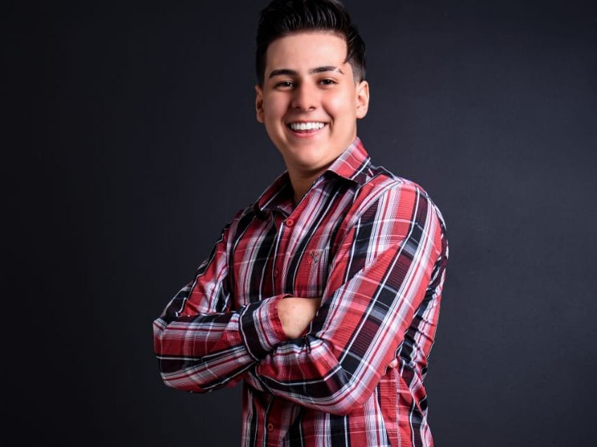 Gustavinho prepara repertório especial para Live do Externato