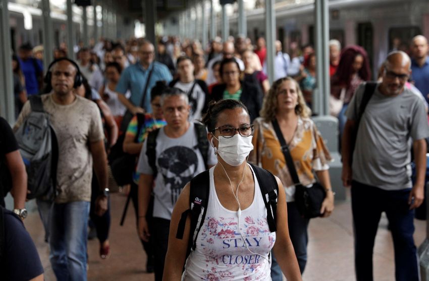 Covid-19: Taxa de transmissão da Covid-19 no Brasil volta a cair ao menor patamar desde abril