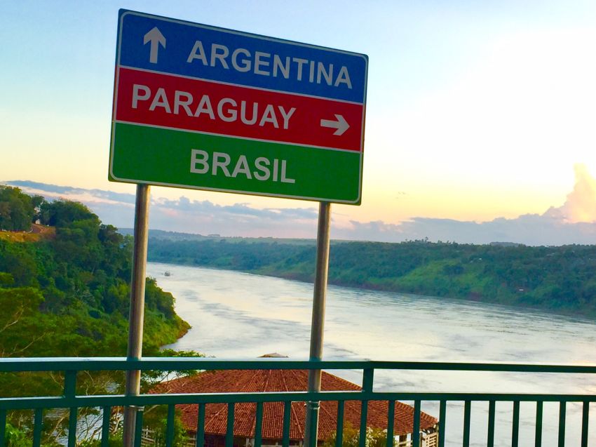 Brasil e Paraguai reabrem parcialmente suas fronteiras para comércio