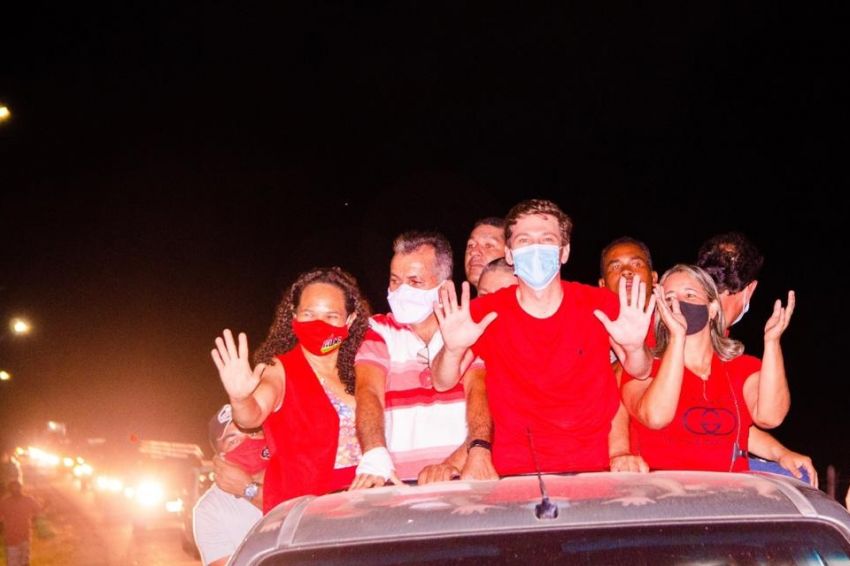 Centenas de apoiadores participam de carreata em apoio a Flávio Dias em Telha