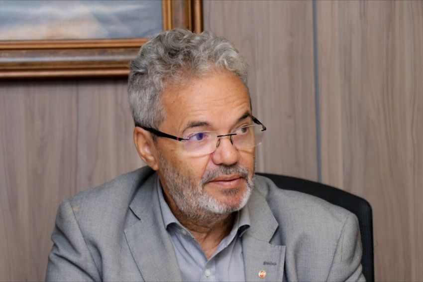 Pleno do TCE decide pelo afastamento de Clóvis Barbosa