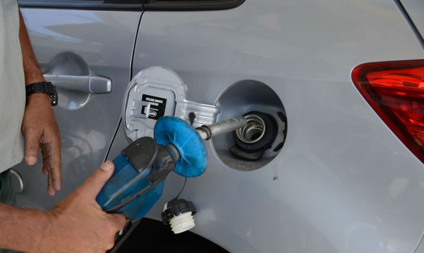 Petrobras reduz preço da gasolina em 4% nas refinarias