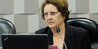 Senadora lamenta alto índice de desemprego e defende instituição de microcrédito como política de desenvolvimento