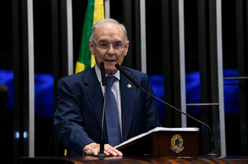 Morre o senador Arolde de Oliveira, aos 83 anos, vítima de covid-19