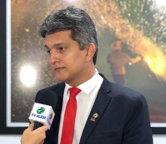 Deputado e candidato a prefeito de Socorro, Samuel Carvalho, foi  denunciado por crime pelo MPE
