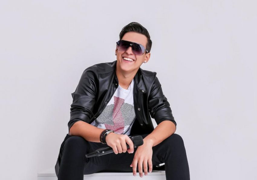 Gustavinho Playboyzinho lança novo disco no clima do verão