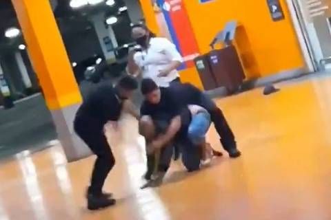 Homem negro é espancado e morto em supermercado de Porto Alegre