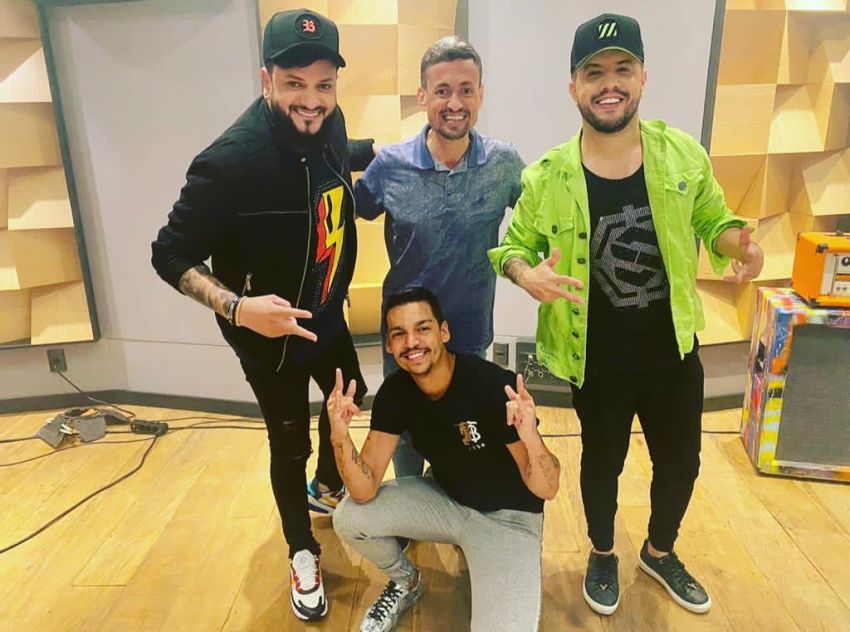 Devinho Novaes lança novo hit 'OMS' com participação de Diego e Victor Hugo