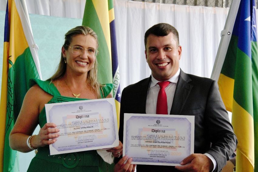 'Estamos juntos para poder trabalhar pelo povo de Capela', afirma Silvany durante diplomação