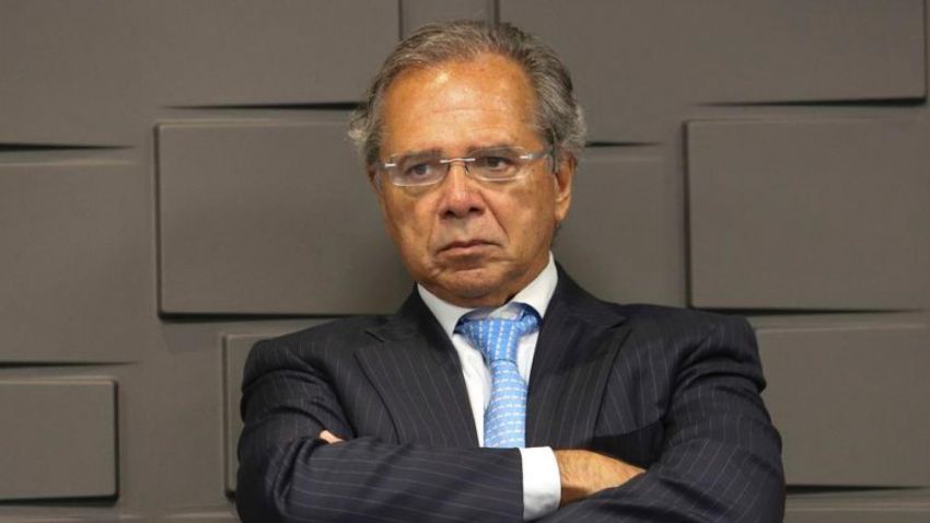 Guedes prepara projetos para elevar arrecadação de impostos no curto prazo