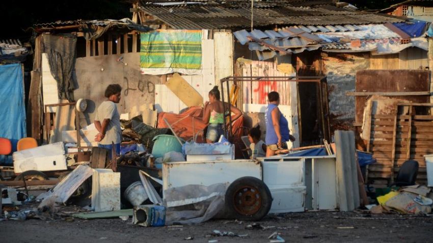 Após 6 anos, Brasil volta à marca de 14 milhões de famílias na miséria