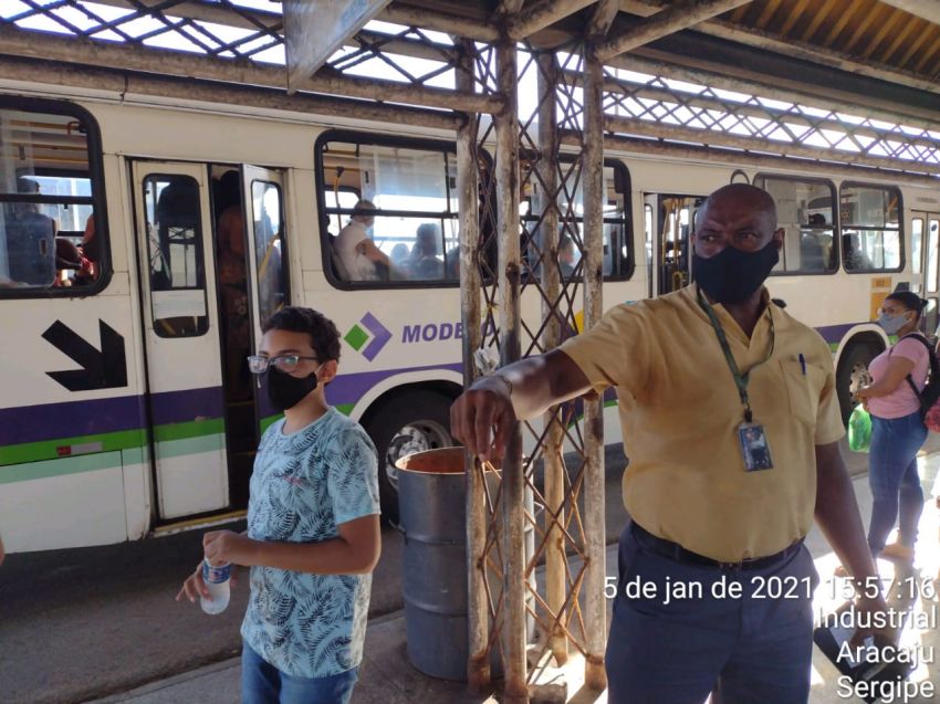 Colaboradores de embarque orientam mudanças no Terminal do Mercado