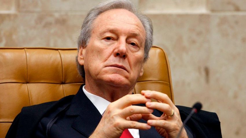 Lewandowski suspende requisição de seringas e agulhas feita por União