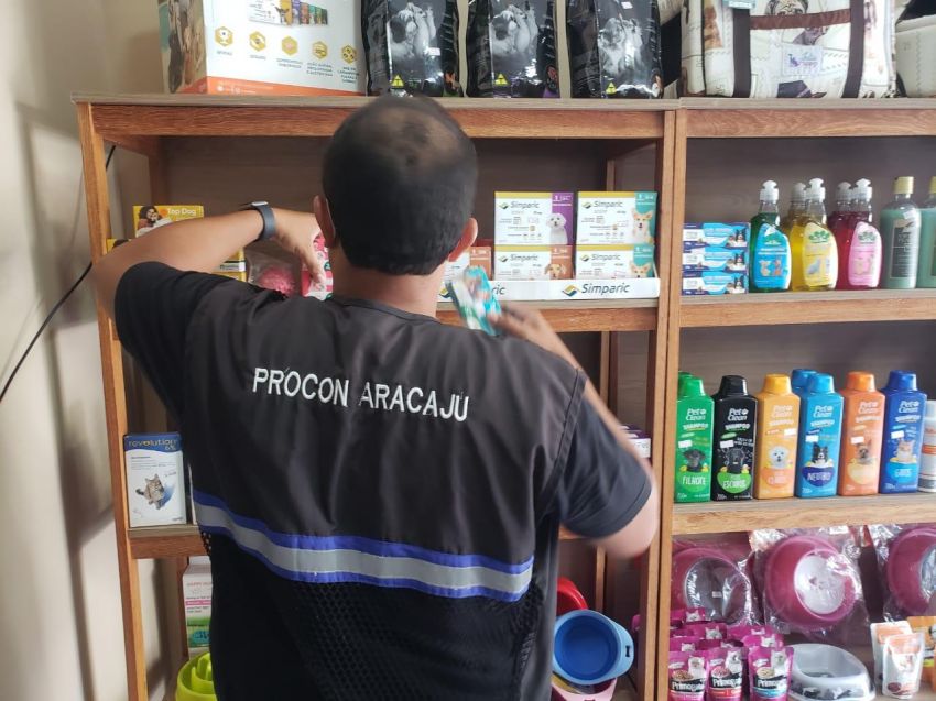 Prefeitura fiscaliza 50 petshops em Aracaju para assegurar direitos do consumidor