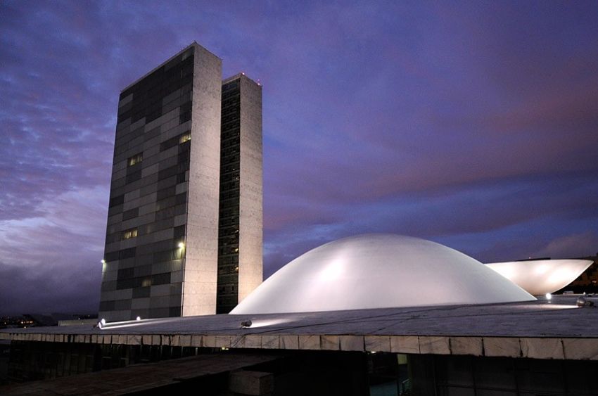 Com apoio do PT, candidato de Alcolumbre e Bolsonaro amplia bloco no Senado