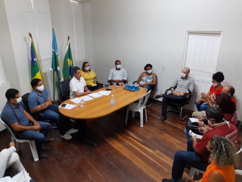 Juca discute pagamento de salários deixados pela gestão anterior