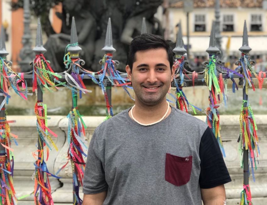 Pessoa surda celebra o Dia da Música e relata como é sentir o som