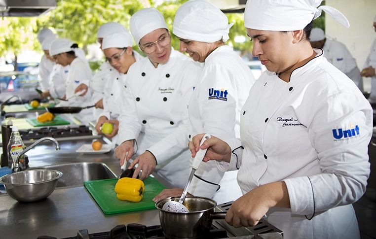 Saiba como funciona o curso de Gastronomia a distância