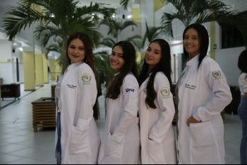 Curso de Enfermagem da Unit realiza tradicional Cerimônia da Lâmpada