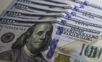 Dólar sobe para R$ 4,96 com dados do mercado de trabalho americano