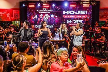 Banda Calcinha Preta surpreende os fãs com pocket show gratuito em Aracaju