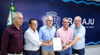 Governador assina isenção de ICMS para empresas de ônibus da região metropolitana de Aracaju