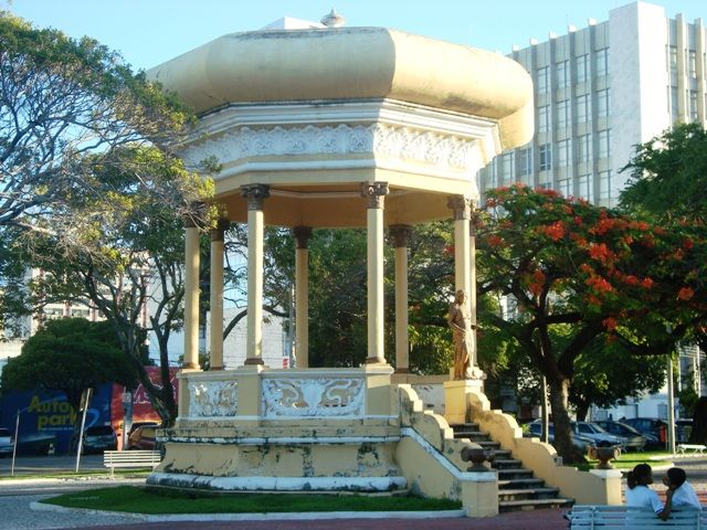 Coretos de praças se constituem como patrimônio arquitetônico das cidades