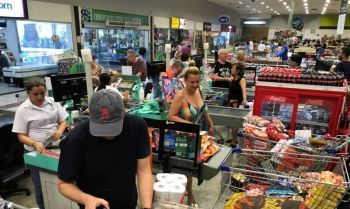 Procon pesquisa os preços da cesta básica em Aracaju