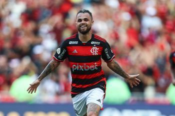 Flamengo vence e tira Inter da briga pelo título brasileiro