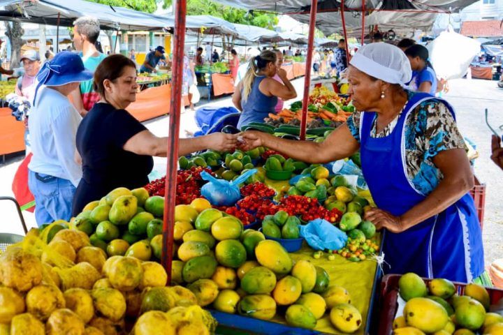 Feira livre, neste sábado, é realizada em seis bairros de Aracaju