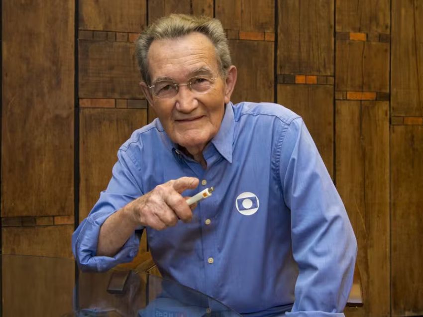 Morre Léo Batista, a voz marcante, aos 92 anos