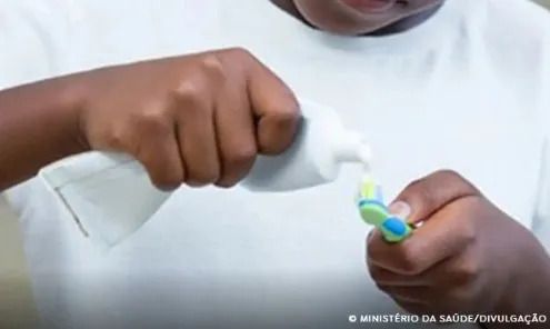 Anvisa suspende creme dental da Colgate após relatos de dor, queimação e inflamação