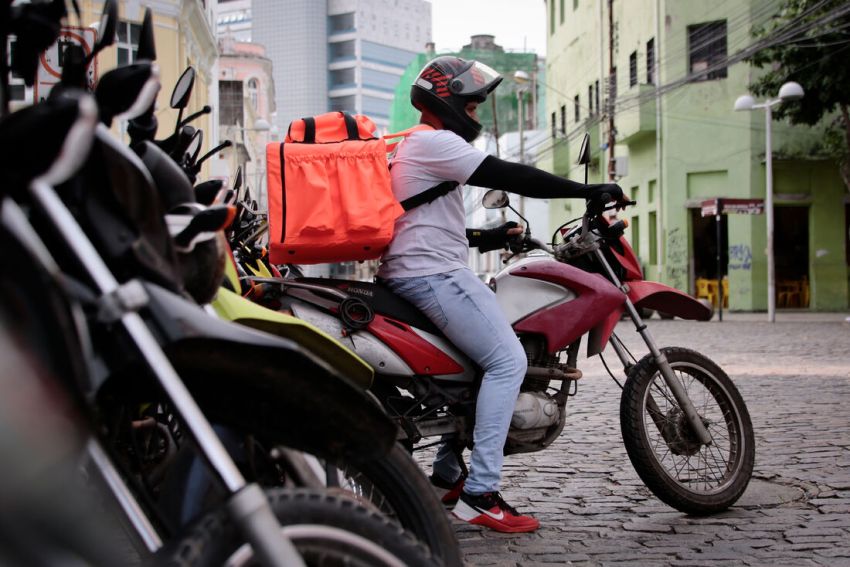 Mais de 32 milhões são autônomos informais ou trabalham sem carteira