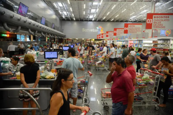Alta nos preços dos alimentos pressiona inflação e força aumento dos juros