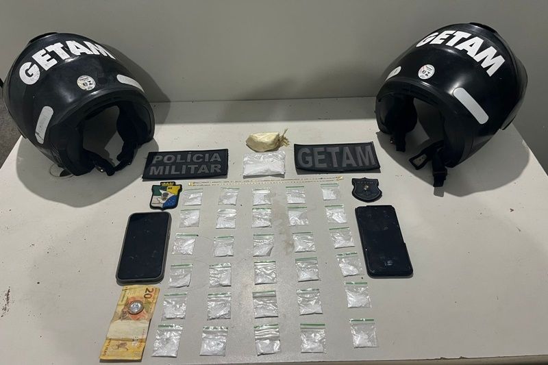 PM prende dupla por suspeita de tráfico de drogas no Bairro Ponto Novo