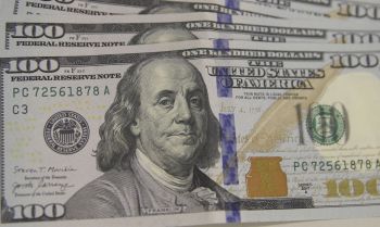 Dólar atinge menor valor em oito meses com conversa de Trump e Jinping
