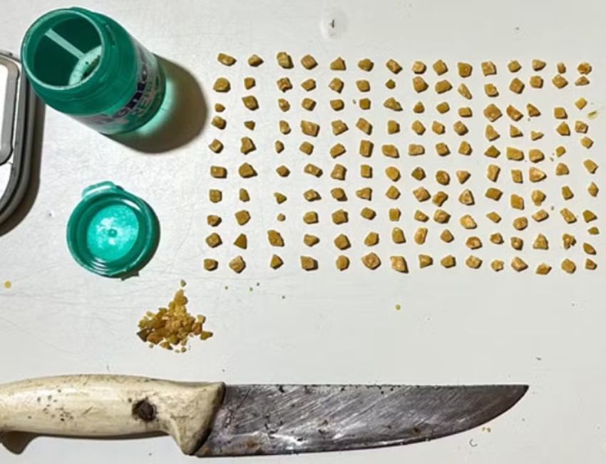 Homem armado com faca é preso após tentar fugir da polícia com 150 pedras de crack na Zona Sul de Aracaju