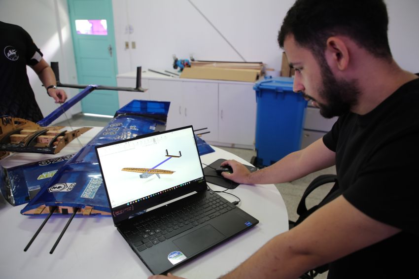 Universitários se preparam para desenvolver drones autônomos e aeromodelos