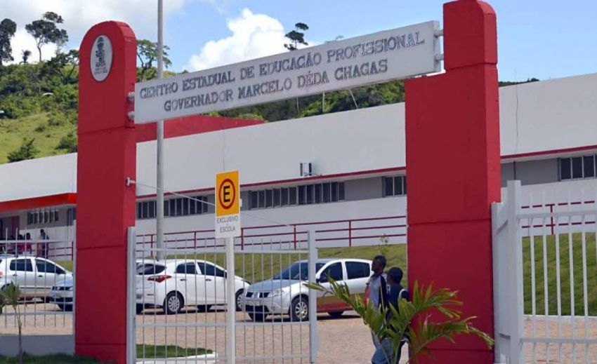Professor é afastado em Carmópolis após denúncias de envolvimento com alunas