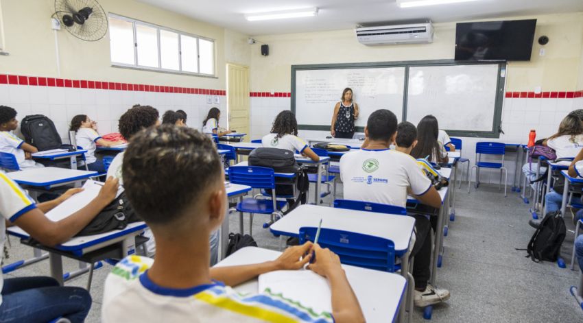 Governo de Sergipe autoriza realização de concurso público para professor da rede estadual