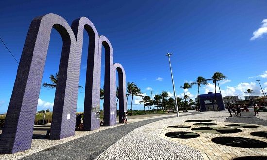 MP apura irregularidades em comércio da faixa de areia da Orla de Atalaia