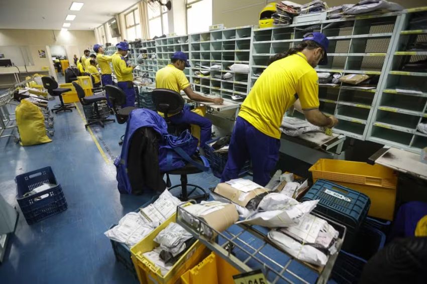 Correios avaliam empréstimo de R$ 20 bi para salvar caixa até fim de 2026