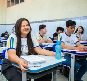 Estudantes comemoram gratuidade do transporte coletivo para o Enem 2025 na região metropolitana