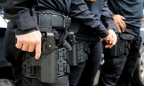 Casal é preso após usar a filha para transportar entorpecentes