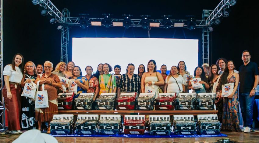 Solenidade das Sanfoneiras de Sergipe encerra o Festival da Sergipanidade com entrega simbólica de instrumentos