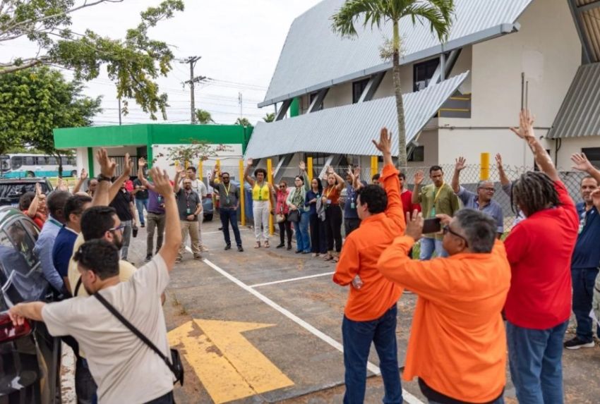 Petroleiros aprovam estado de greve