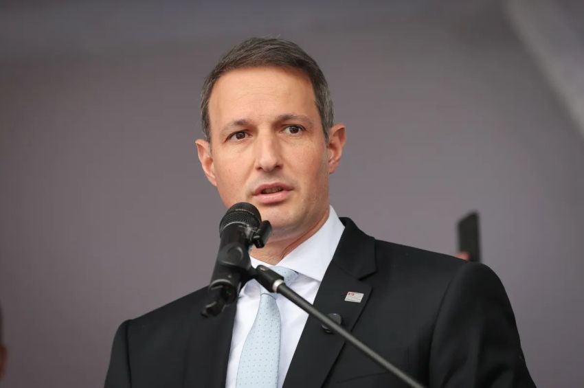 Derrite desiste de equiparar crime organizado a terrorismo; entenda