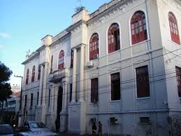 Moradores do Lamarão, Japãozinho e Santa Maria ocupam a Prefeitura de Aracaju